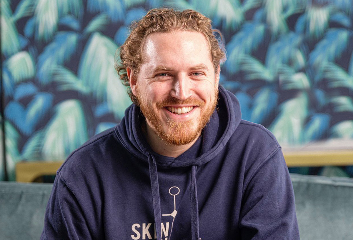 Der Dozent Simon Back lehrt an der Artrium Schauspielschule Hamburg das Fach Kampfsport: Training / TacFit / Kampfsportzenen