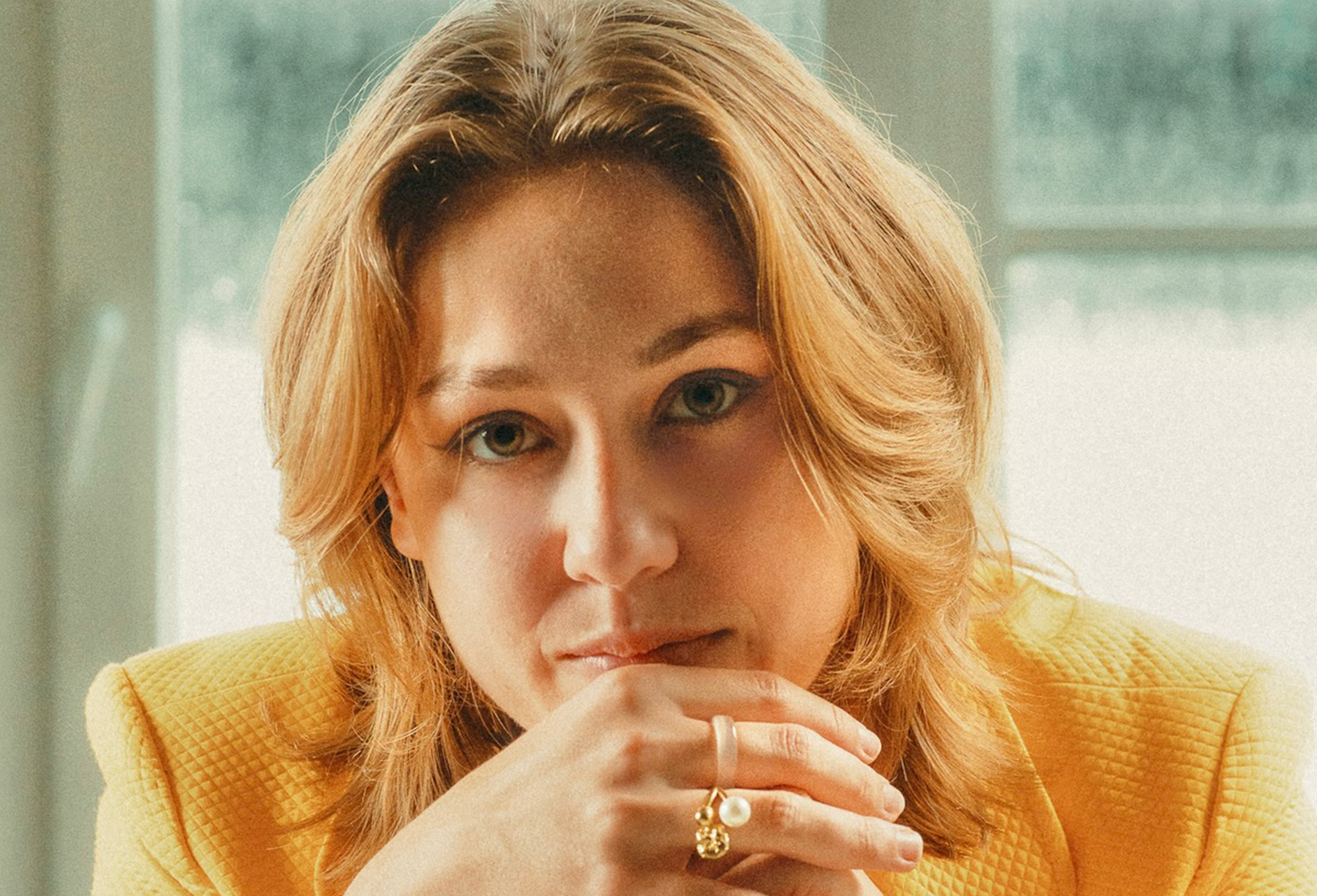 Die Dozentin Julia Boogaerts lehrt an der Artrium Schauspielschule Hamburg Marketing für Künstler