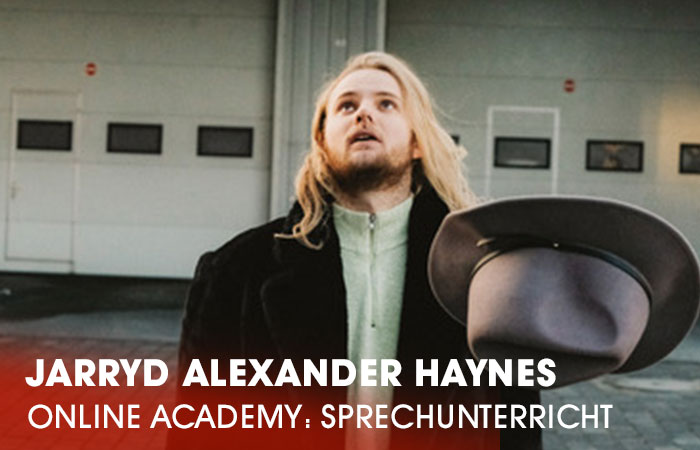 Der Dozent Jarryd Alexander Haynes lehrt an der Artrium Schauspielschule Hamburg das Fach Sprechunterricht