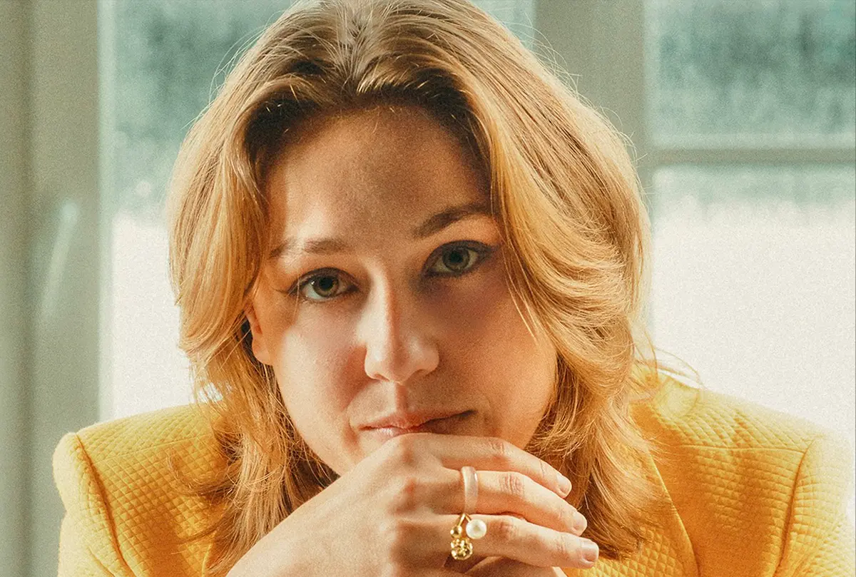 Porträt von Julia Boogaerts, Marketing für Künstler am Artrium