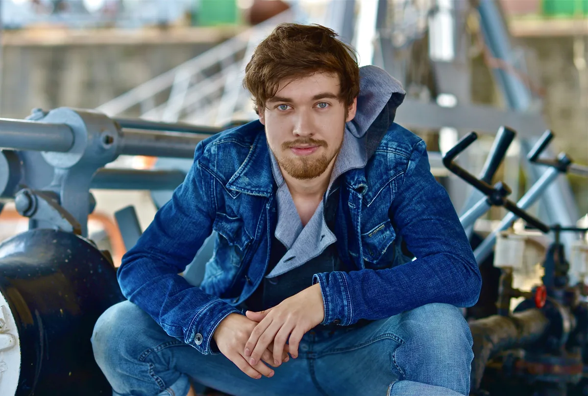 Dennis Feuerhacke, Absolvent der Artrium Schauspielschule Hamburg
